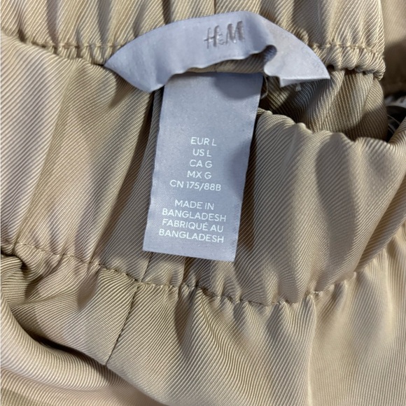H&M Beige Garment - Picture 1 of 2